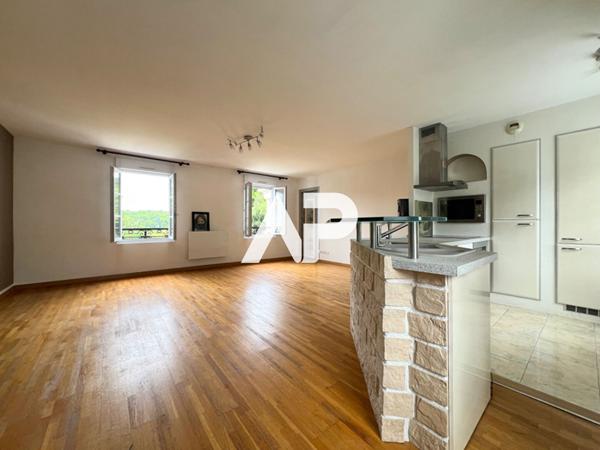 Appartement de charme au dernier étage. Calme, lumière et vue dégagée €315 000 ** - Référence 1269