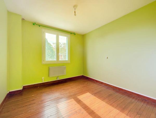 Exclusivité Nestenn Immobilier. Au centre-ville de Castanet-Tolosan. Appartement T3 à vendre avec balcon, jardin et 2 parkings.