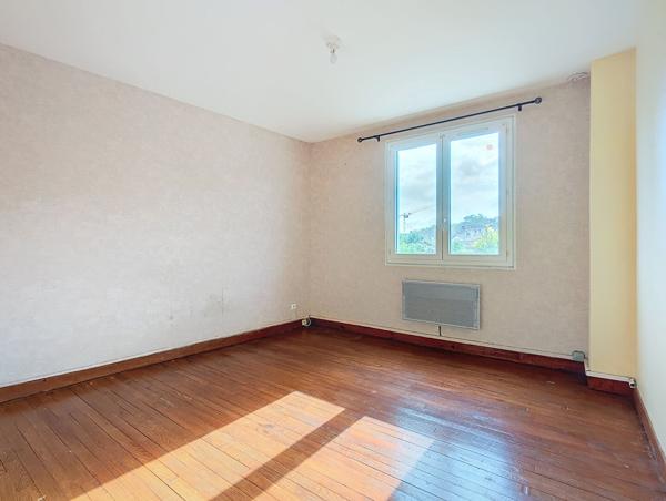 Exclusivité Nestenn Immobilier. Au centre-ville de Castanet-Tolosan. Appartement T3 à vendre avec balcon, jardin et 2 parkings.