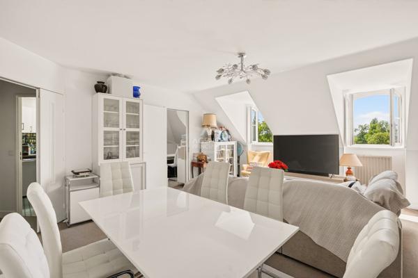Versailles Parc appartement 4 pièces 96 m² au sol (85.97 m² carrez) situé au3ème et dernier étage avec ascenseur, cave et deux places de parking 840 000 € **  - Référence  28251