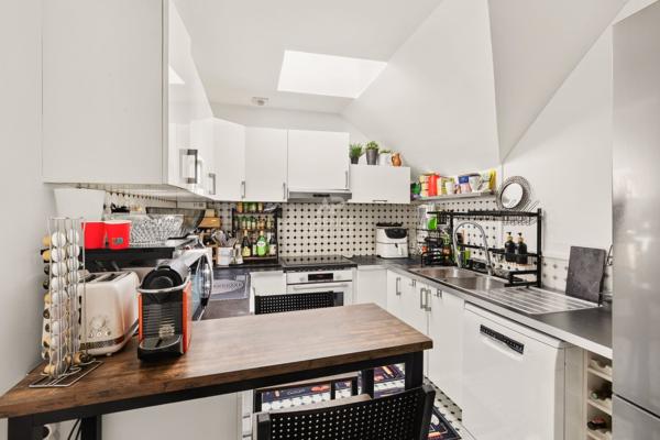 Versailles Parc appartement 4 pièces 96 m² au sol (85.97 m² carrez) situé au3ème et dernier étage avec ascenseur, cave et deux places de parking 840 000 € **  - Référence  28251