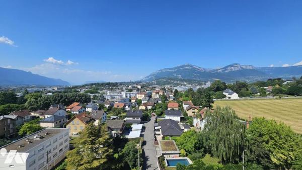 JACOB BELLECOMBETTE, appartement type 3 de 75m2 au dernier étage avec vue panoramique