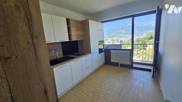 JACOB BELLECOMBETTE, appartement type 3 de 75m2 au dernier étage avec vue panoramique