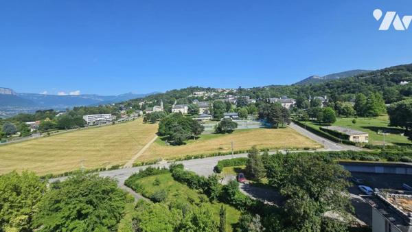JACOB BELLECOMBETTE, appartement type 3 de 75m2 au dernier étage avec vue panoramique