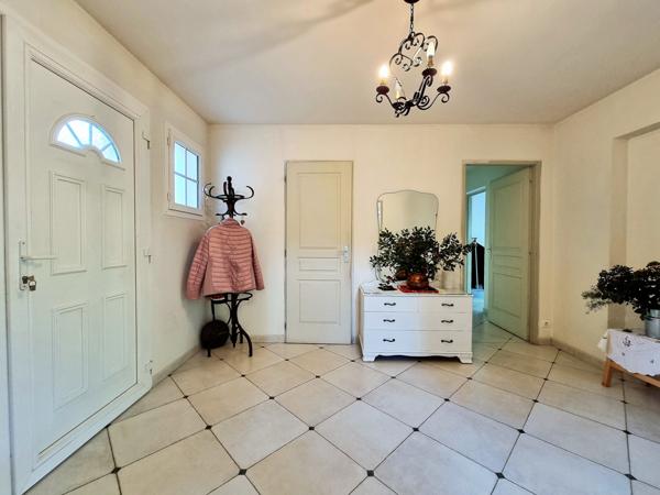 Grilly (01220) MAISON 8 PIECES, 4 CHAMBRES + TERRAIN & ESPACE PROFESSIONNEL – Z.A GRILLY (01220)