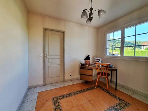 Grilly (01220) MAISON 8 PIECES, 4 CHAMBRES + TERRAIN & ESPACE PROFESSIONNEL – Z.A GRILLY (01220)