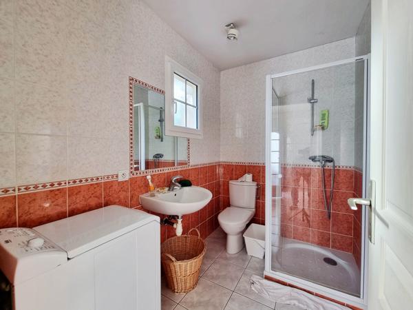 Grilly (01220) MAISON 8 PIECES, 4 CHAMBRES + TERRAIN & ESPACE PROFESSIONNEL – Z.A GRILLY (01220)