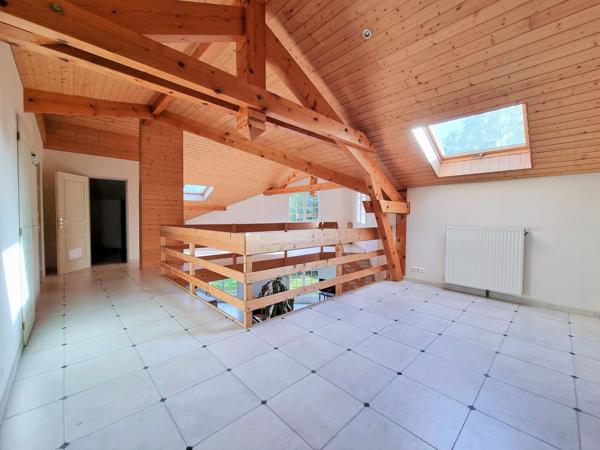 Grilly (01220) MAISON 8 PIECES, 4 CHAMBRES + TERRAIN & ESPACE PROFESSIONNEL – Z.A GRILLY (01220)