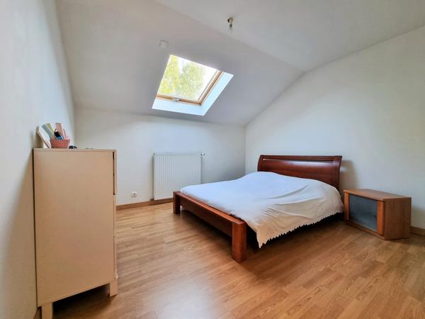 Grilly (01220) MAISON 8 PIECES, 4 CHAMBRES + TERRAIN & ESPACE PROFESSIONNEL – Z.A GRILLY (01220)