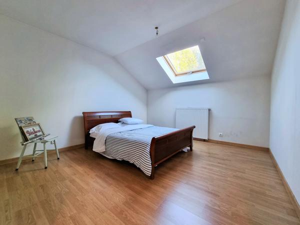 Grilly (01220) MAISON 8 PIECES, 4 CHAMBRES + TERRAIN & ESPACE PROFESSIONNEL – Z.A GRILLY (01220)