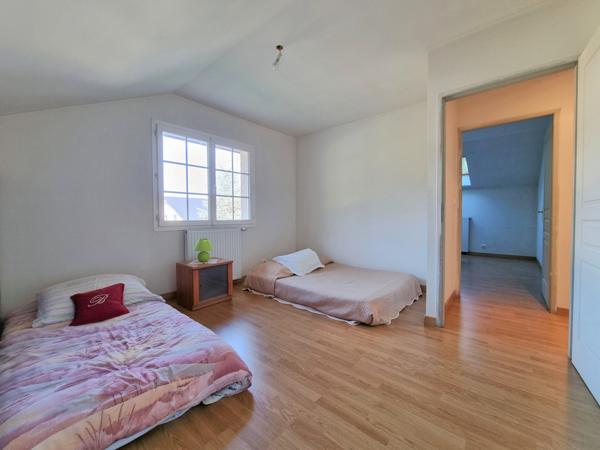 Grilly (01220) MAISON 8 PIECES, 4 CHAMBRES + TERRAIN & ESPACE PROFESSIONNEL – Z.A GRILLY (01220)