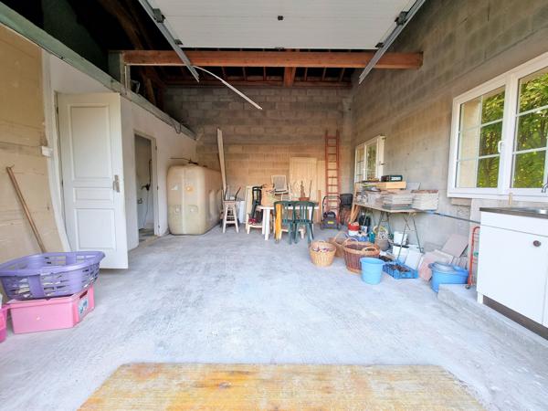 Grilly (01220) MAISON 8 PIECES, 4 CHAMBRES + TERRAIN & ESPACE PROFESSIONNEL – Z.A GRILLY (01220)