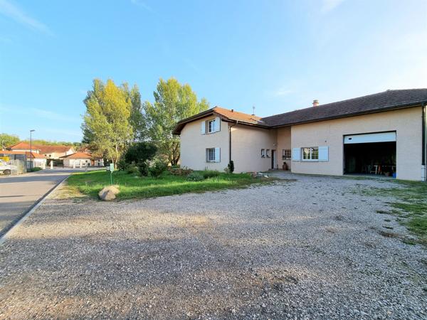 Grilly (01220) MAISON 8 PIECES, 4 CHAMBRES + TERRAIN & ESPACE PROFESSIONNEL – Z.A GRILLY (01220)