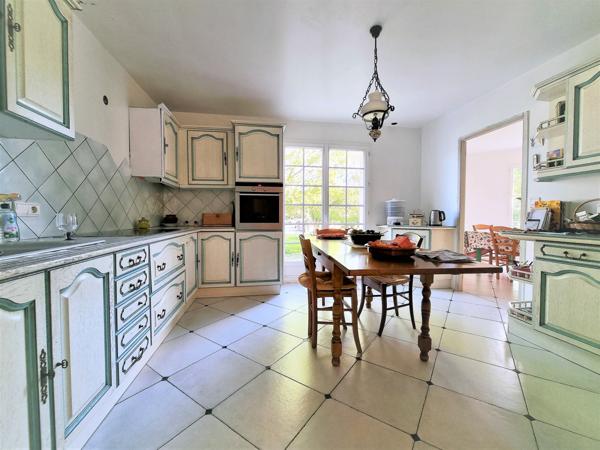 Grilly (01220) MAISON 8 PIECES, 4 CHAMBRES + TERRAIN & ESPACE PROFESSIONNEL – Z.A GRILLY (01220)