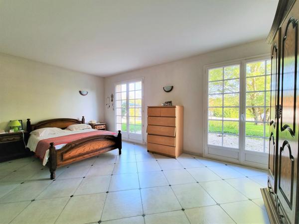 Grilly (01220) MAISON 8 PIECES, 4 CHAMBRES + TERRAIN & ESPACE PROFESSIONNEL – Z.A GRILLY (01220)