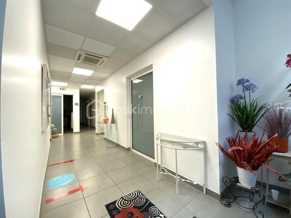 Immeuble de bureaux de 147 m²