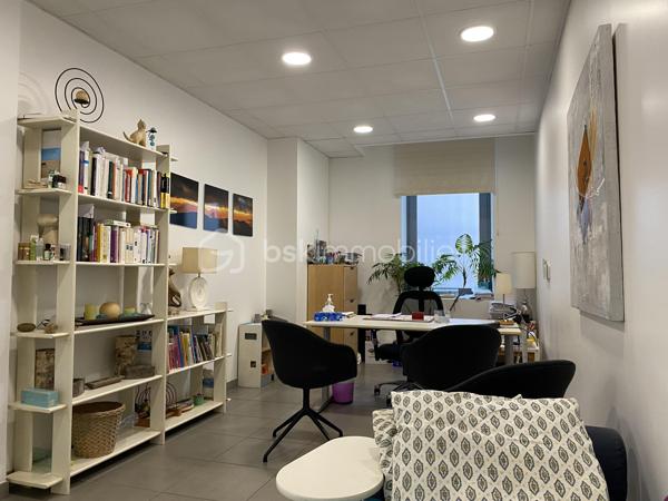 Immeuble de bureaux de 147 m²