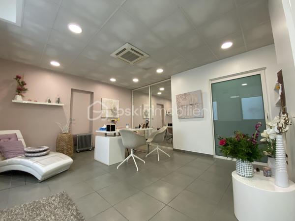 Immeuble de bureaux de 147 m²