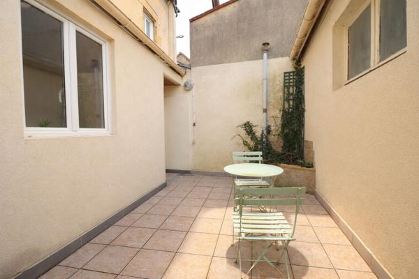 Appartement 1 chambre, avec terrasse, Nevers, proche centre-ville, proche ISAT, 2 heures de Paris