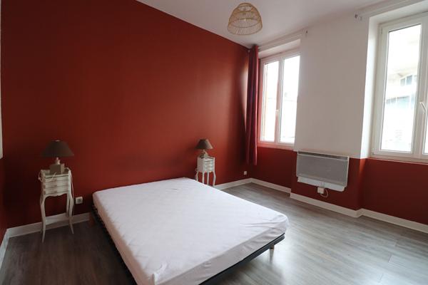 Appartement 1 chambre, avec terrasse, Nevers, proche centre-ville, proche ISAT, 2 heures de Paris