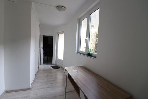 Appartement 1 chambre, avec terrasse, Nevers, proche centre-ville, proche ISAT, 2 heures de Paris