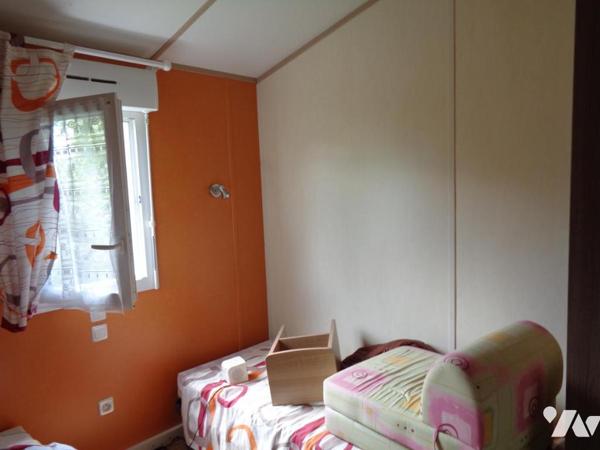 Chalet en ossature bois de 36,40 sur terrain 416 m² à 500 m de la plage. TRES RARE.