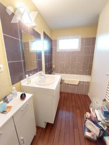 À VENDRE - Montgermont (35) - Au dernier étage d'une résidence calme, SANS ASCENSEUR, ce T3 se ...