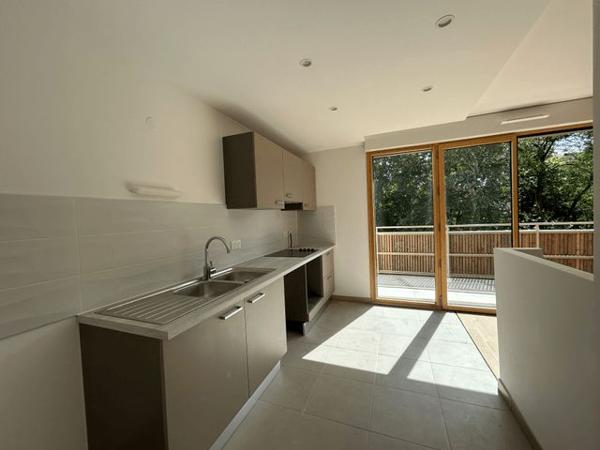 Appartement 2 pièces T2 F2 58.4 m² à Noisy Le Grand 11 RUE DES HAUTS ROSEAUX 93160 à louer