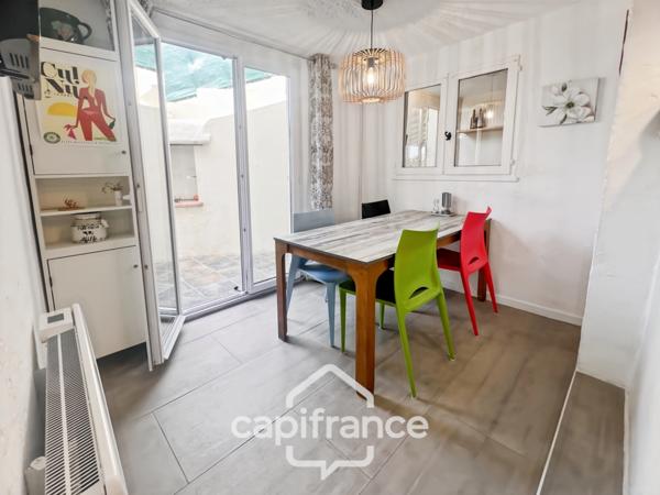 Maison à vendre 6 pièces LE LAVANDOU (83), 4 chambres, vue dégagée et de nombreuses terrasses.