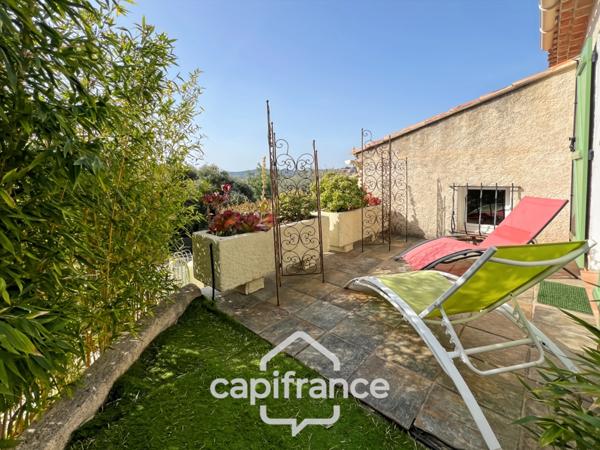 Maison à vendre 6 pièces LE LAVANDOU (83), 4 chambres, vue dégagée et de nombreuses terrasses.