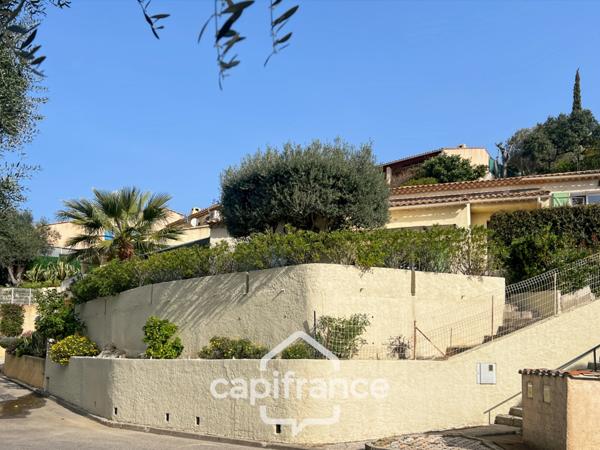 Maison à vendre 6 pièces LE LAVANDOU (83), 4 chambres, vue dégagée et de nombreuses terrasses.