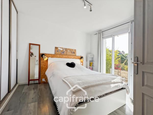 Maison à vendre 6 pièces LE LAVANDOU (83), 4 chambres, vue dégagée et de nombreuses terrasses.