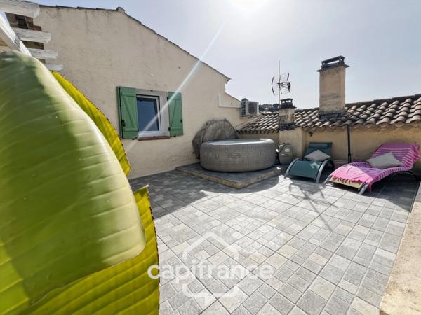 Maison à vendre 6 pièces LE LAVANDOU (83), 4 chambres, vue dégagée et de nombreuses terrasses.