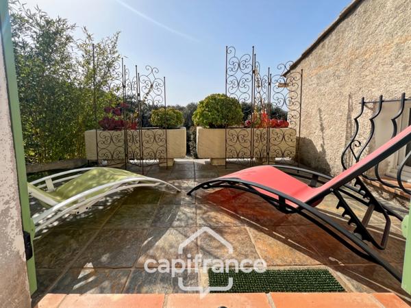 Maison à vendre 6 pièces LE LAVANDOU (83), 4 chambres, vue dégagée et de nombreuses terrasses.