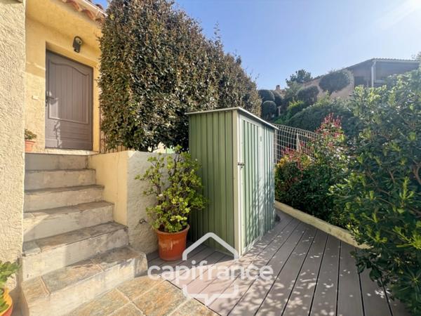 Maison à vendre 6 pièces LE LAVANDOU (83), 4 chambres, vue dégagée et de nombreuses terrasses.