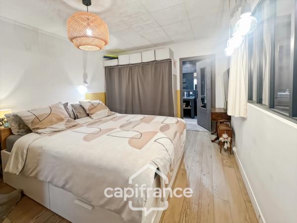 Maison à vendre 6 pièces LE LAVANDOU (83), 4 chambres, vue dégagée et de nombreuses terrasses.
