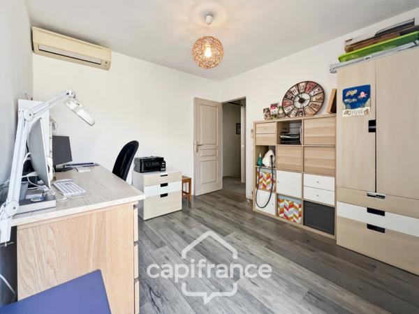 Maison à vendre 6 pièces LE LAVANDOU (83), 4 chambres, vue dégagée et de nombreuses terrasses.