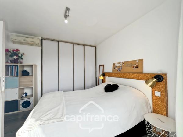 Maison à vendre 6 pièces LE LAVANDOU (83), 4 chambres, vue dégagée et de nombreuses terrasses.