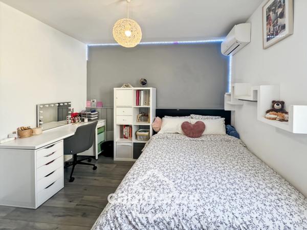 Maison à vendre 6 pièces LE LAVANDOU (83), 4 chambres, vue dégagée et de nombreuses terrasses.