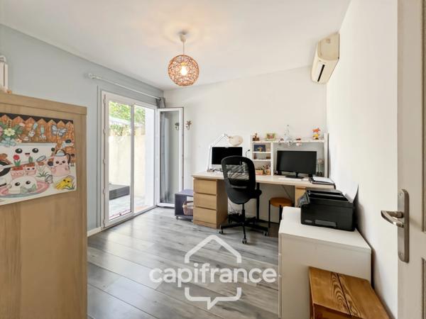 Maison à vendre 6 pièces LE LAVANDOU (83), 4 chambres, vue dégagée et de nombreuses terrasses.