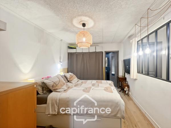 Maison à vendre 6 pièces LE LAVANDOU (83), 4 chambres, vue dégagée et de nombreuses terrasses.