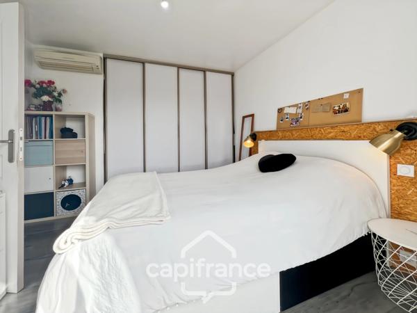 Maison à vendre 6 pièces LE LAVANDOU (83), 4 chambres, vue dégagée et de nombreuses terrasses.