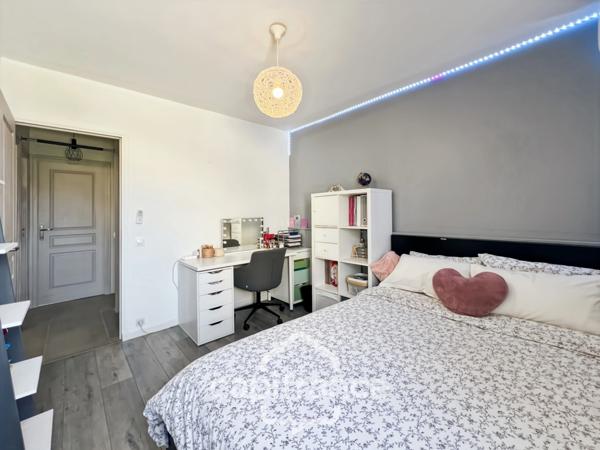 Maison à vendre 6 pièces LE LAVANDOU (83), 4 chambres, vue dégagée et de nombreuses terrasses.