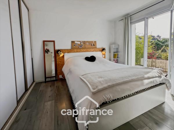 Maison à vendre 6 pièces LE LAVANDOU (83), 4 chambres, vue dégagée et de nombreuses terrasses.