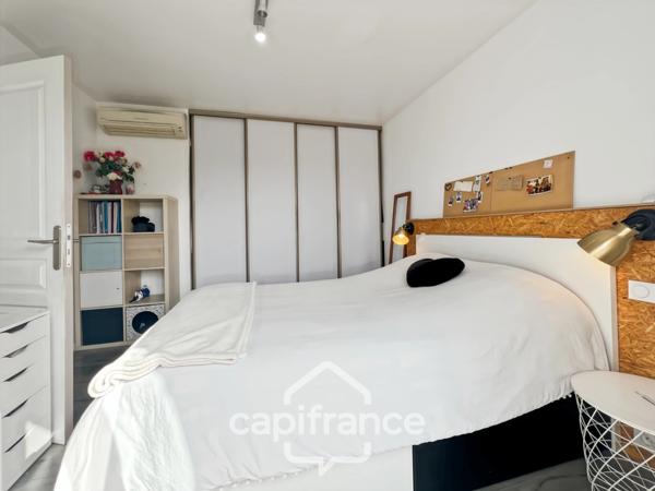 Maison à vendre 6 pièces LE LAVANDOU (83), 4 chambres, vue dégagée et de nombreuses terrasses.