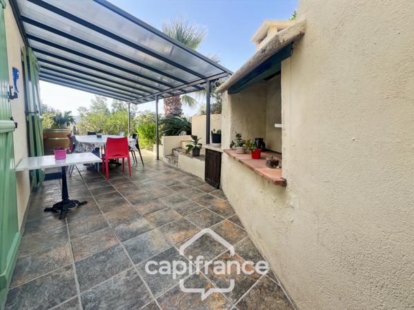 Maison à vendre 6 pièces LE LAVANDOU (83), 4 chambres, vue dégagée et de nombreuses terrasses.