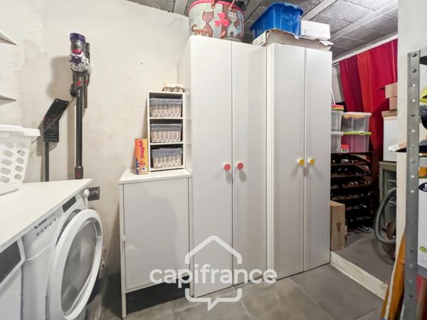 Maison à vendre 6 pièces LE LAVANDOU (83), 4 chambres, vue dégagée et de nombreuses terrasses.