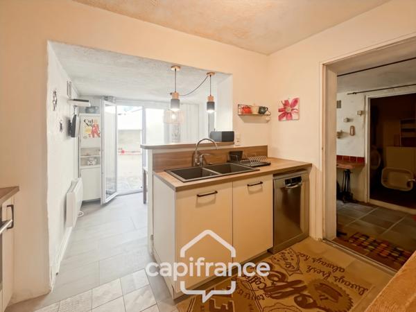 Maison à vendre 6 pièces LE LAVANDOU (83), 4 chambres, vue dégagée et de nombreuses terrasses.