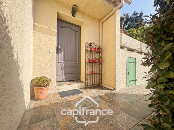 Maison à vendre 6 pièces LE LAVANDOU (83), 4 chambres, vue dégagée et de nombreuses terrasses.