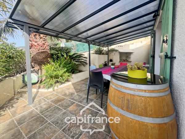 Maison à vendre 6 pièces LE LAVANDOU (83), 4 chambres, vue dégagée et de nombreuses terrasses.